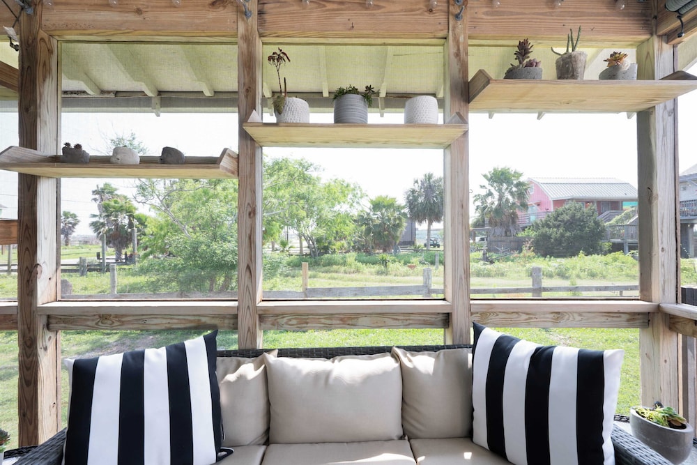 Simpatico by Avantstay Pool, Near Birding Center