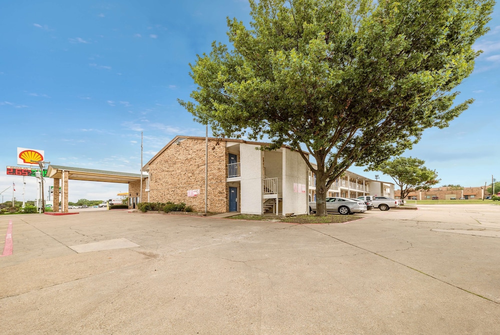 Motel 6 Red Oak, TX - Dallas - Property Image 4