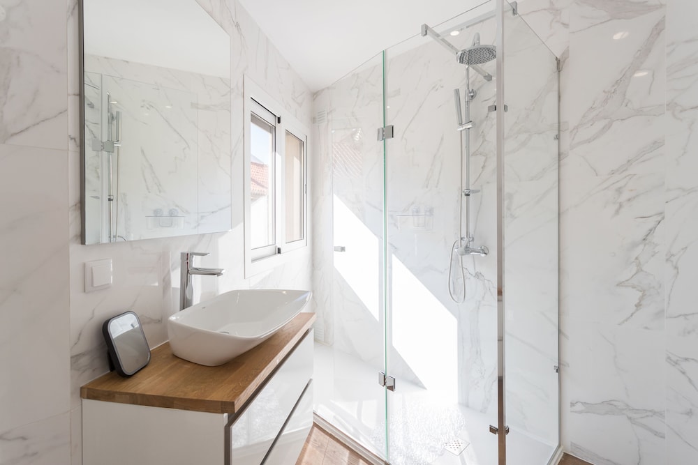 Alfama Lounge Three-Bedroom Apartment w/ River View and Parking - by LU Holidays