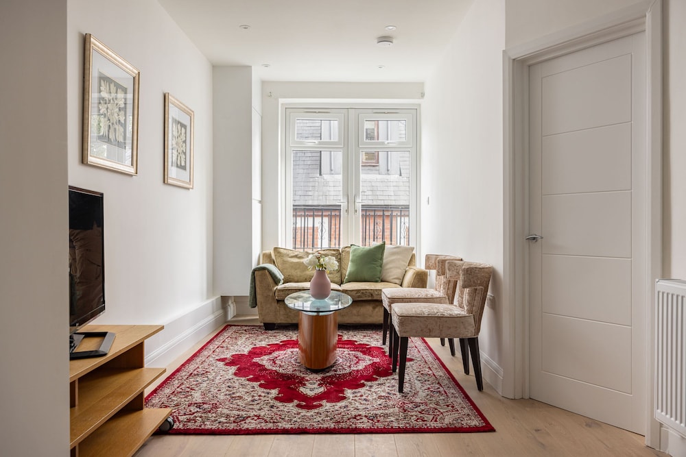 Picktheplace Kensington Lux Apartments