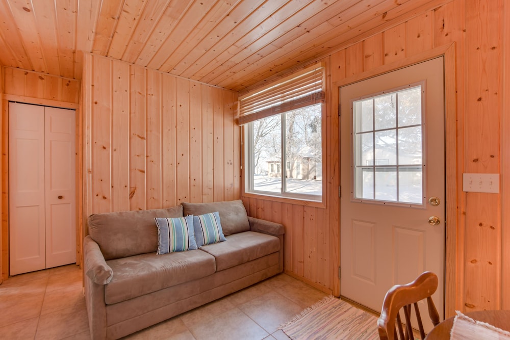 Lakefront Pelican Rapids Cabin w/ Boat Dock!