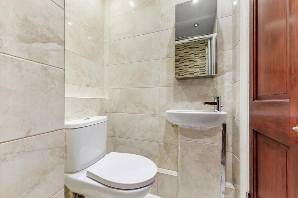 London Chic Apartment - City Center Gem