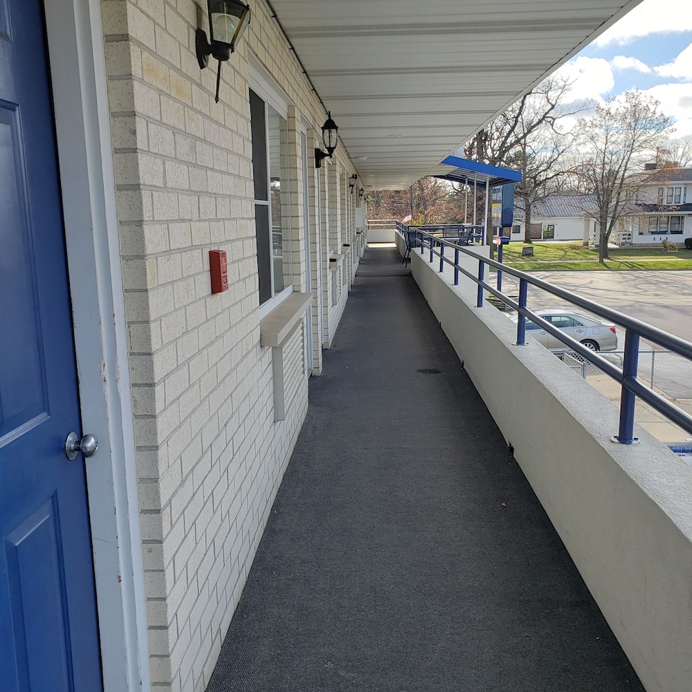 Wisconsin Dells Vacations - Fields Park Motel - Property Image 2