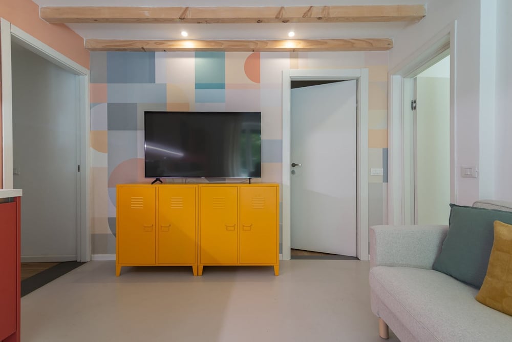 w Stylish 2BR Near Navigli City Landmarks