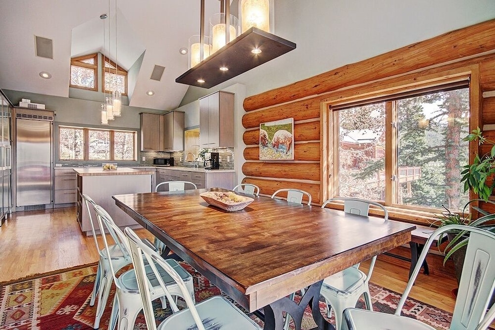 10 Southface 5 Bedroom Home by RedAwning