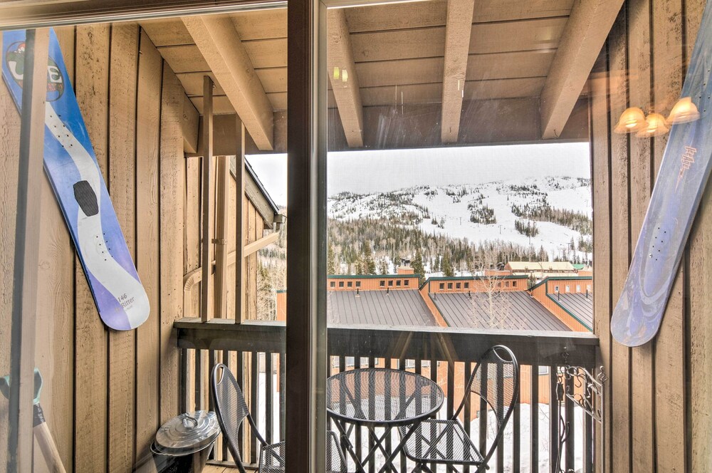 Townhome w/ Mtn View - Walk to Brian Head Lifts!