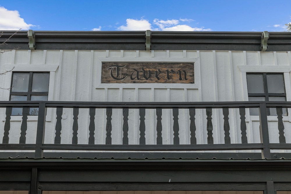 Hotel Palomino - Property Image 1