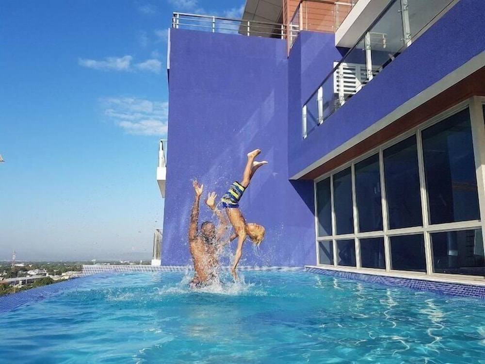 Apartment with roof top pool