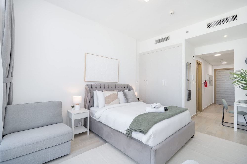 Majestic Studio in Bloom Tower C Perfect for 2