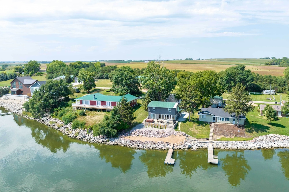 Updated Cabin With Hot Tub: Walk to Boat Ramp! - Property Image 8