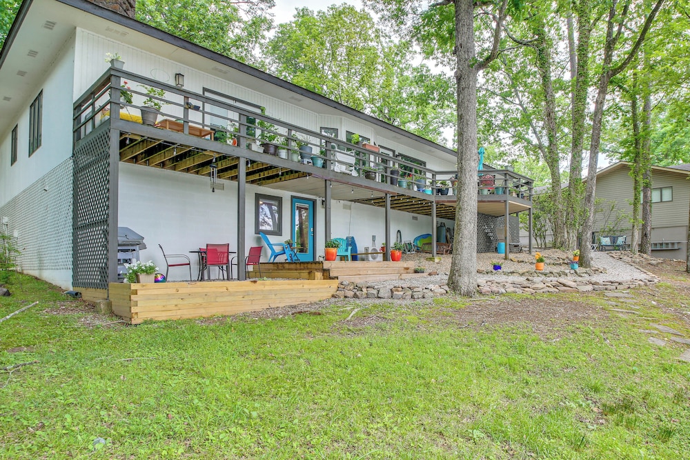 Scenic Studio on Lake Desoto w/ Patio!