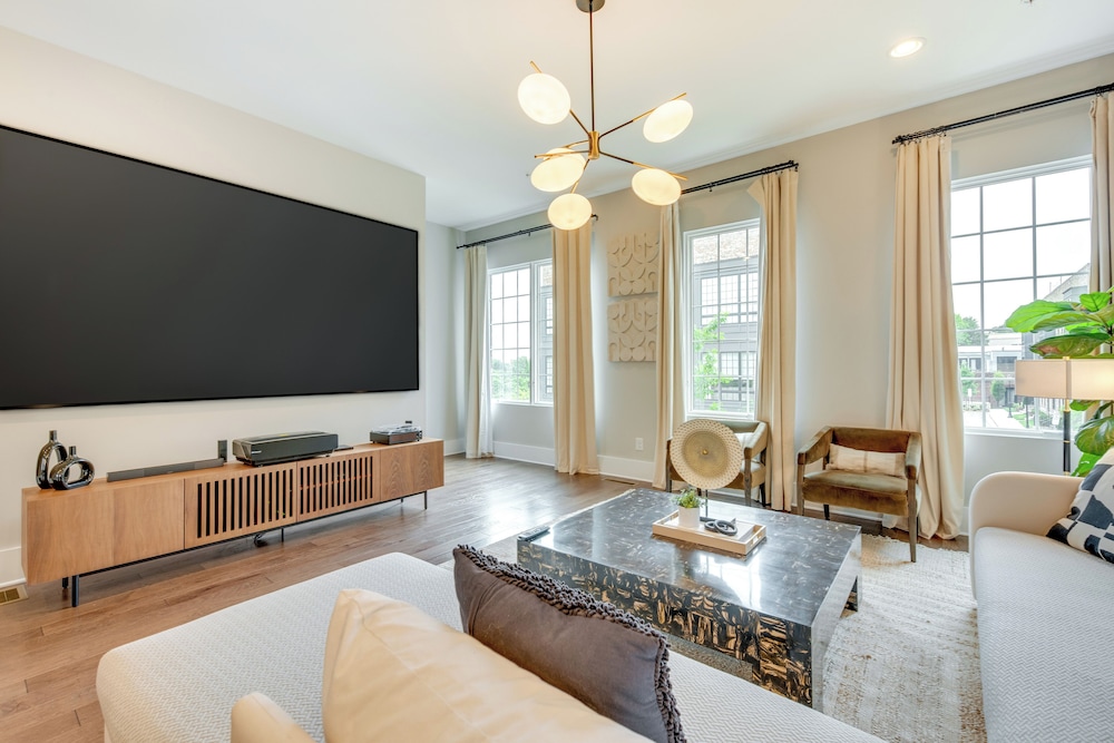 Chic Atlanta Vacation Rental ~ 1 Mi to Downtown!