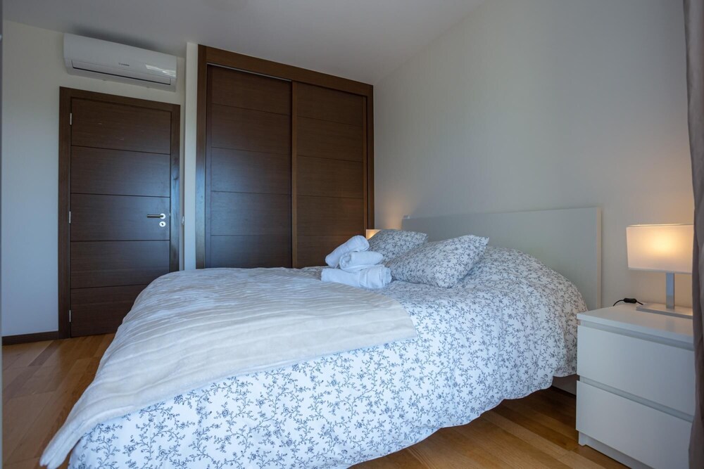 Sunshine Coast Apartment by Rent4all