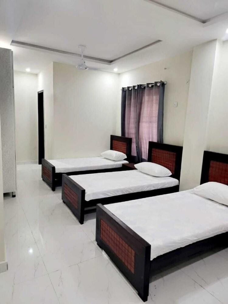 UPTOWN86 GIRLS HOSTEL view 2