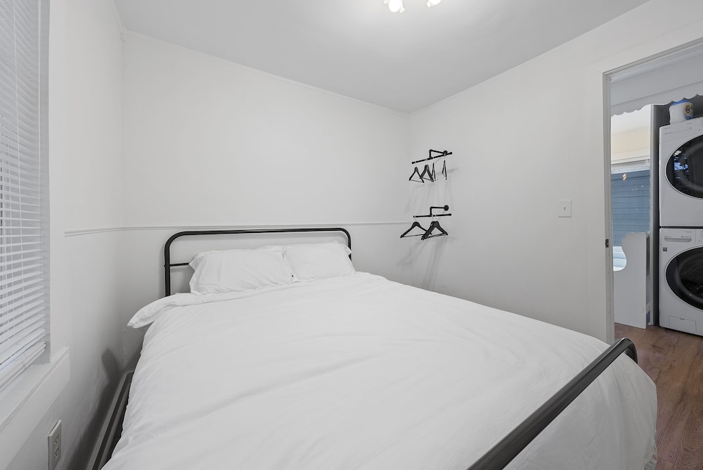 Morrill Modern Retreat Desirable Marion Village! - Image 5