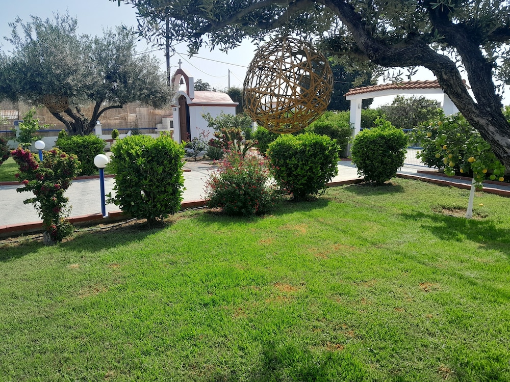 Villa Maroula