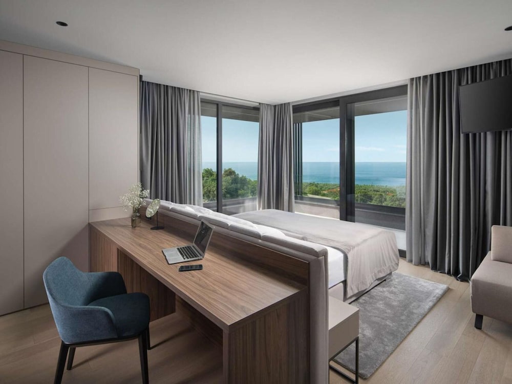 Elegant Villa With Indoor Pool view 3