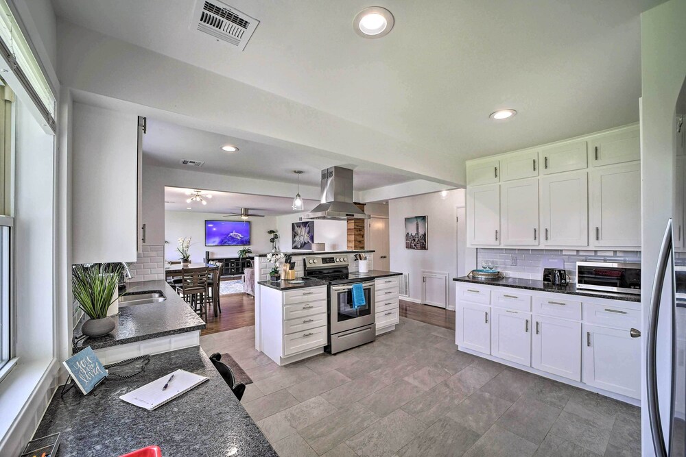 Stunning Tulsa Getaway w/ Deck: Near Downtown! view 5