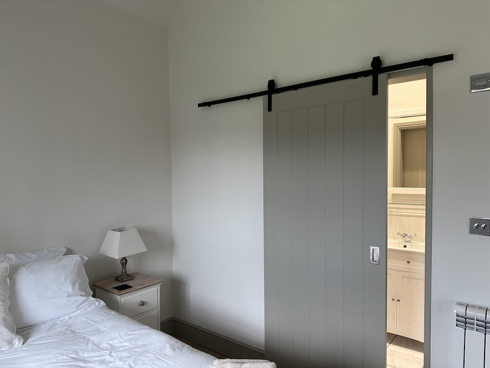 Lodge/ Kingbed/ Privg/ Petsok/ Freep/ Wifi view 2