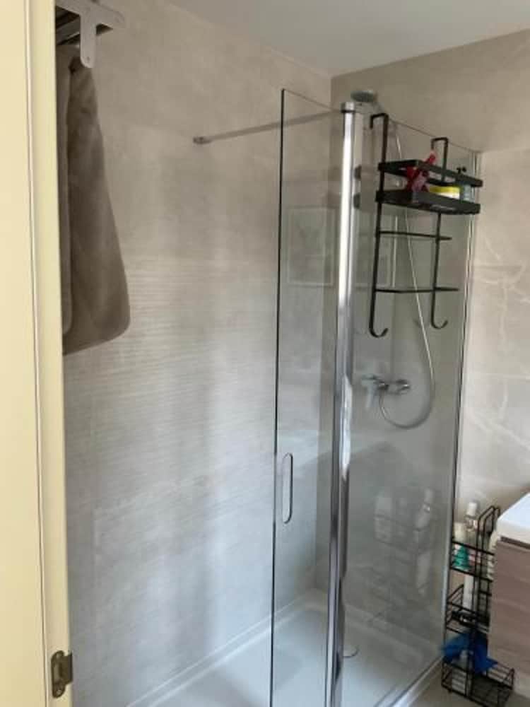 6 Guests - 3 Bedrooms - Private Garden - Pool