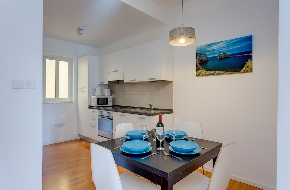 Modern Seaview Apartment, Top Location view 5