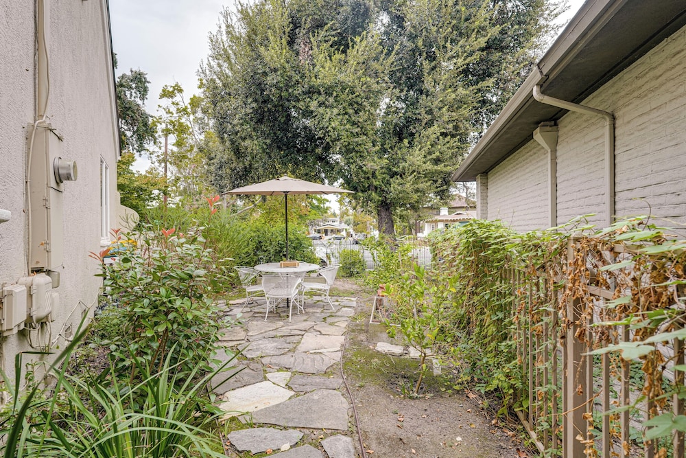 Walkable Miracle Mile Retreat w/ Peaceful Patio