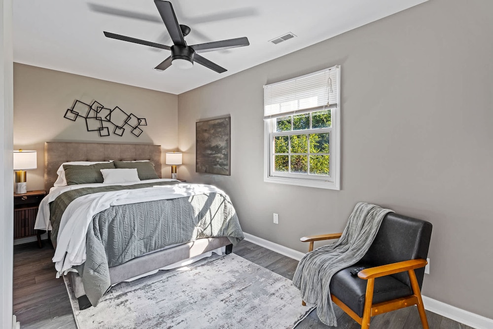 Renovated River Home Hot Tub Sauna Game Room