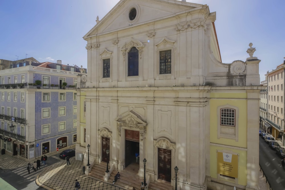 Bairro Alto Apartments by linc