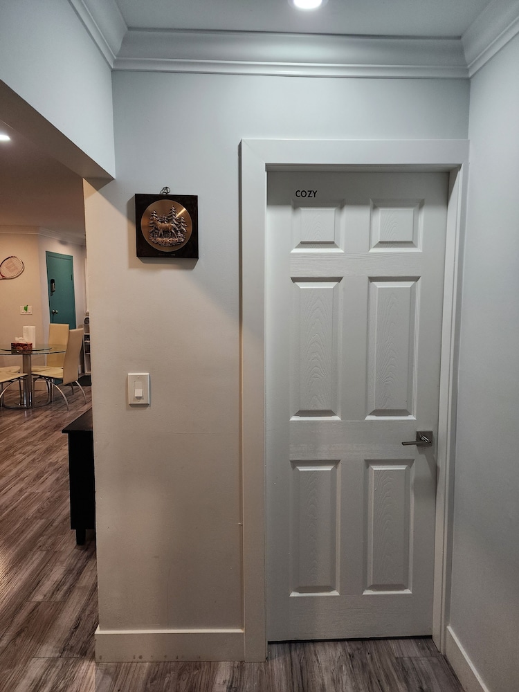 Surrey Vacations - Sarla Villa Surrey - Property Image 21