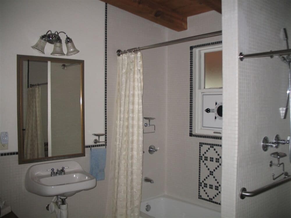 Bear Mountain Lodge