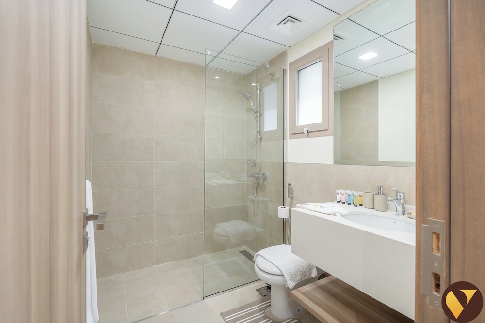 Elegant 2BR Canal View Near Dubai Mall