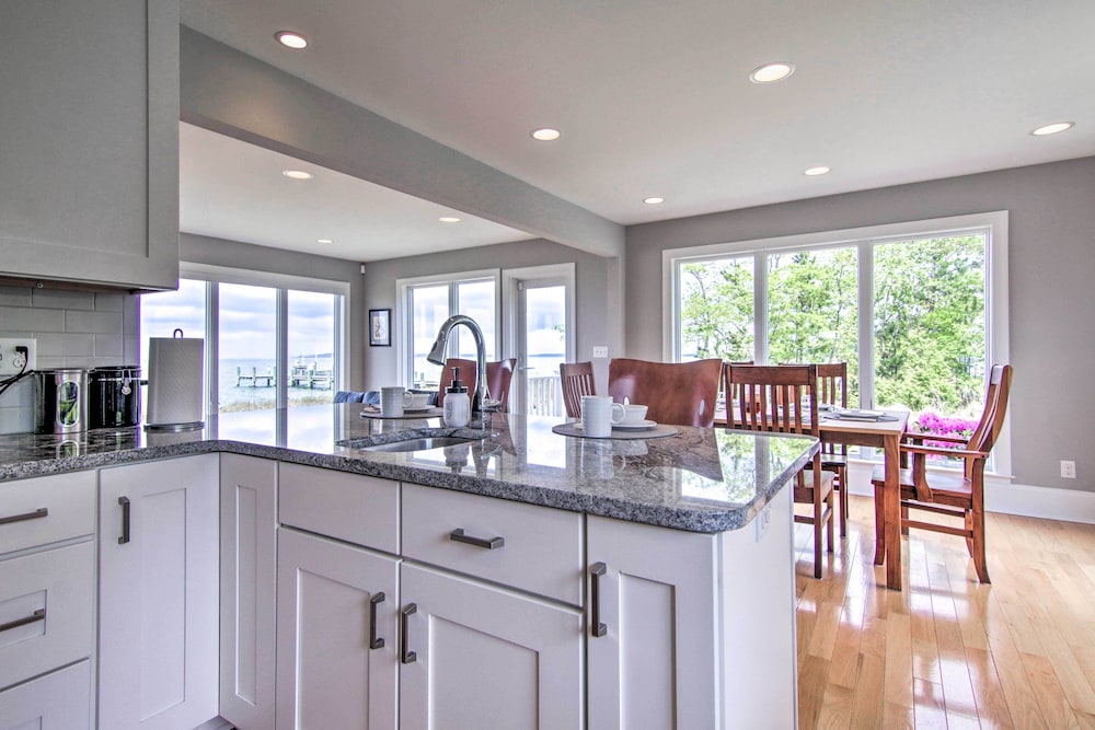 Bayfront Gem w/ Amazing Water Views + Pond!