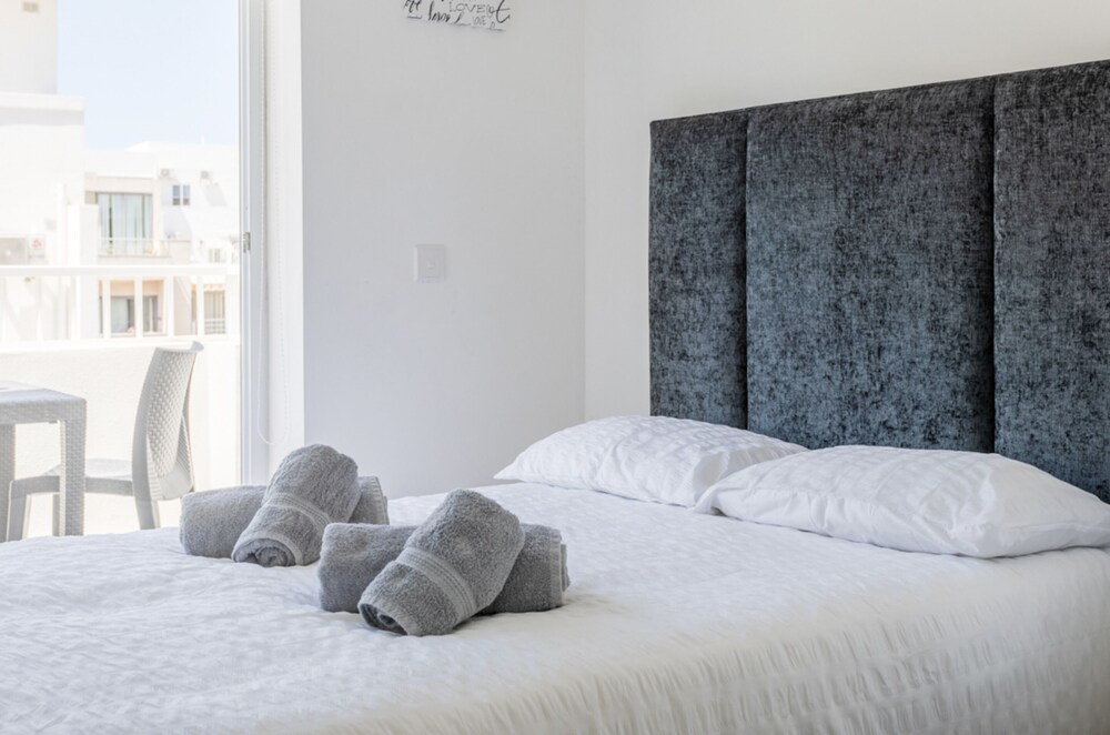 San Giljan Stylish Apartment - Property Image 16