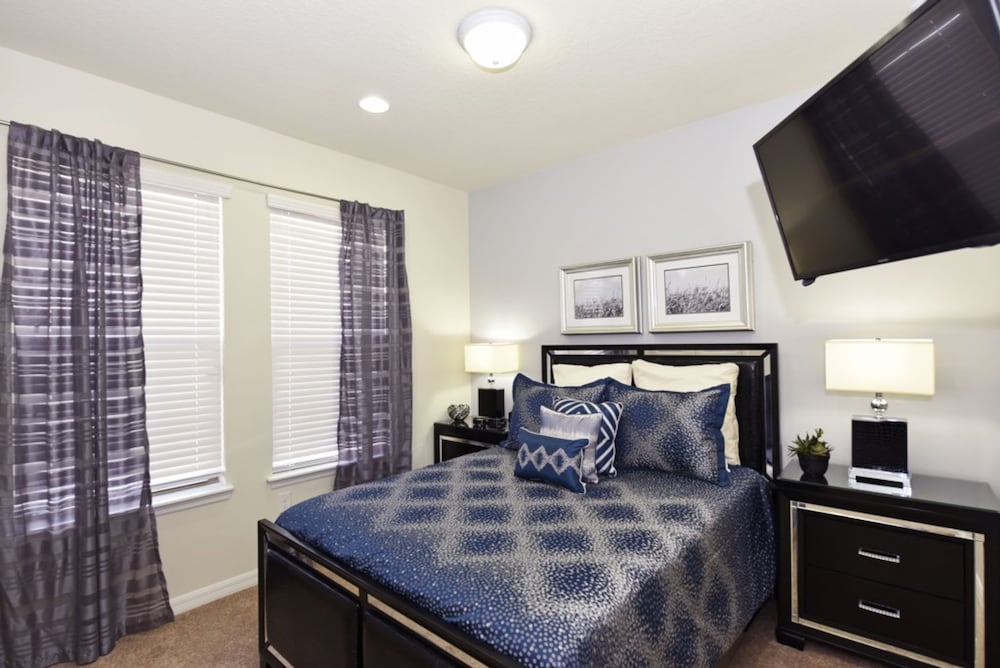 Windsor at Westside 8878 - Image 2