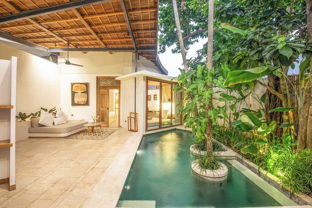 Stylish 1BR Villa With Pool, 800m to Canggu Beach
