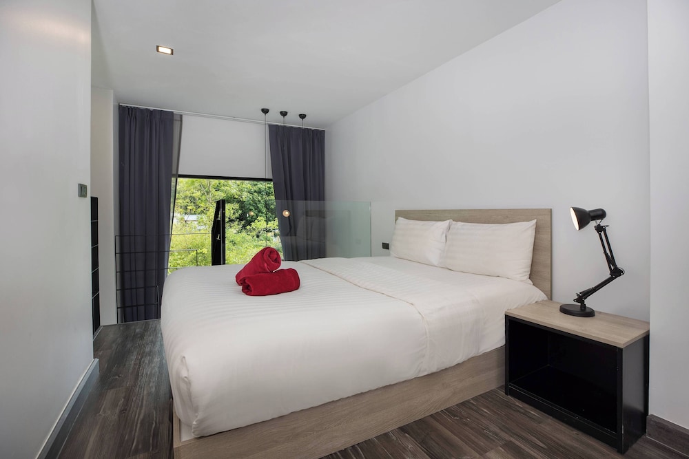 Naiharn Duplex near the Beach UTL A124