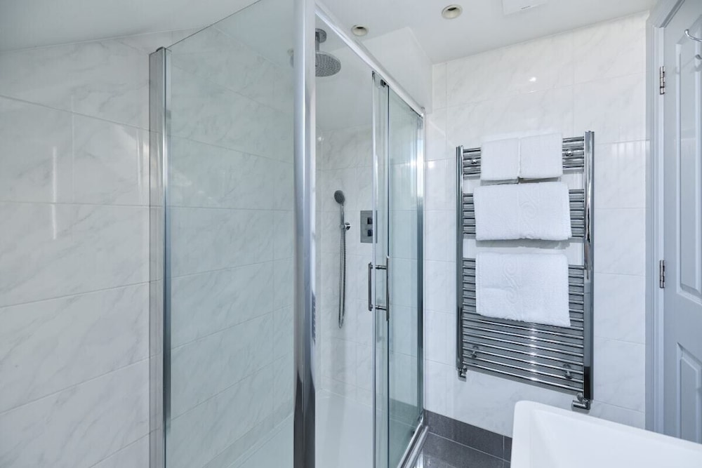 The Leghorn Quarters - Modern 3bdr With Balcony
