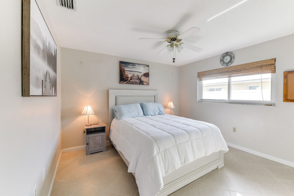 Fish, Swim & Relax: Canal-front Port Charlotte Gem