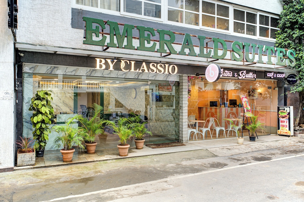 Emerald Suites By Classio