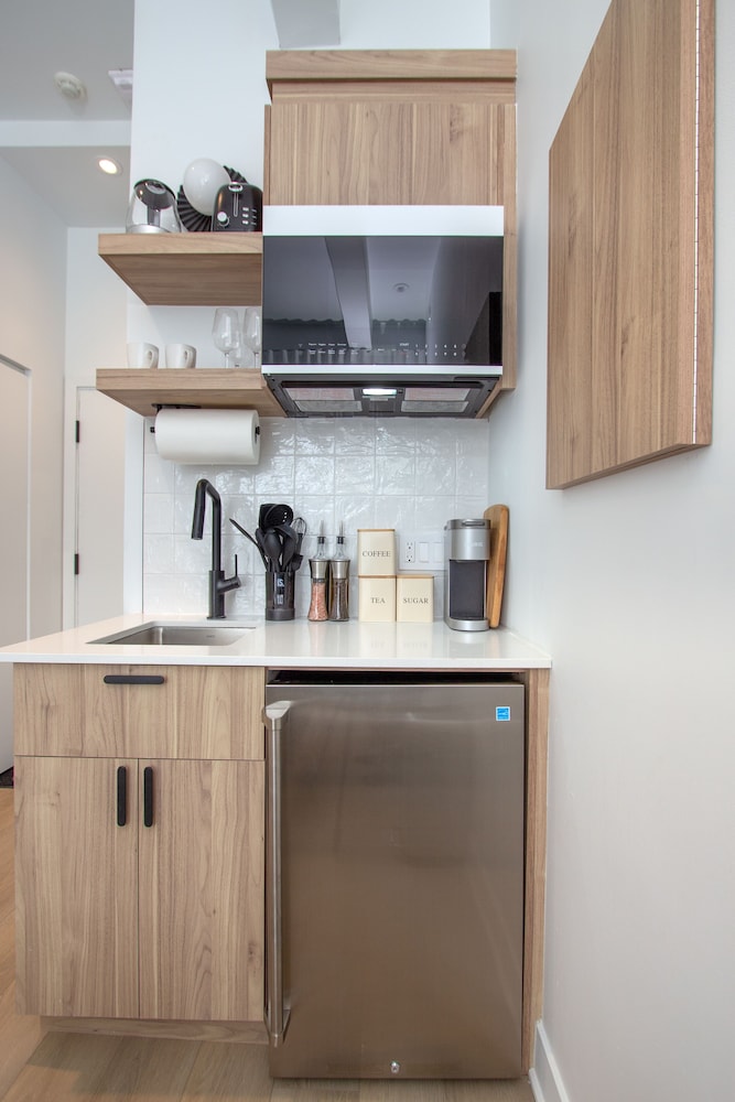 Unique Stays - 4119 St-Denis - Image 2