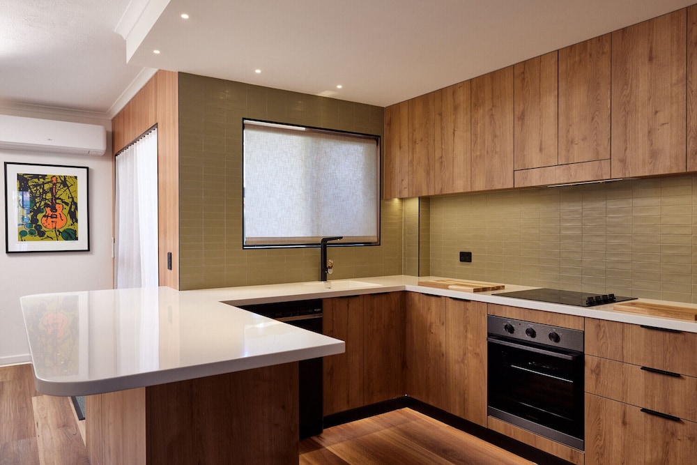 Little Palms by Burleigh Letting Co