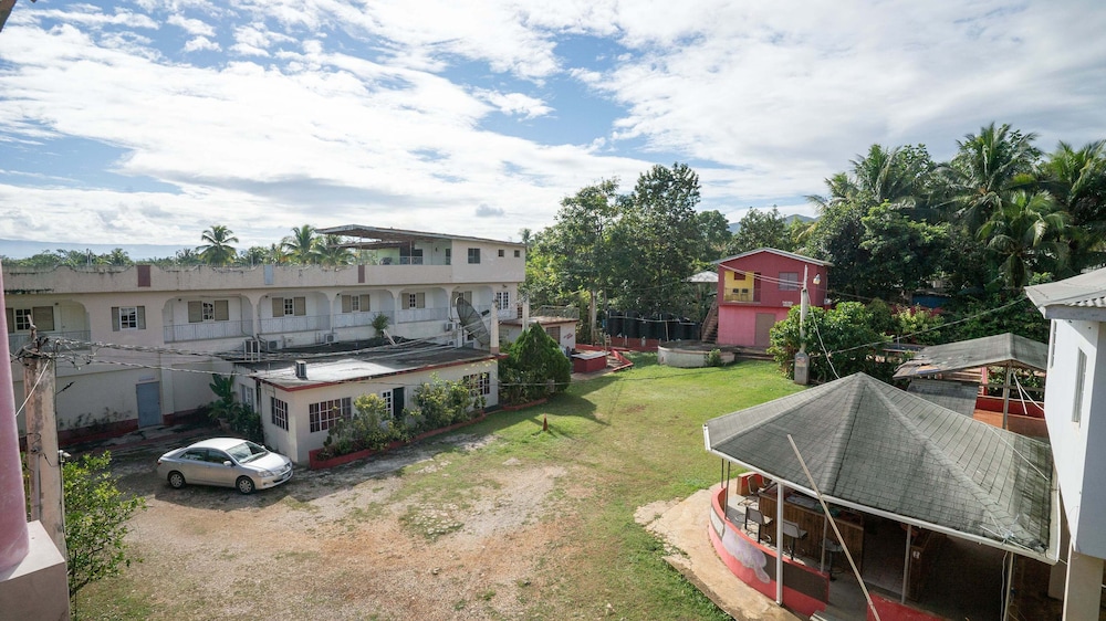 Santa Crest Hotel view 3