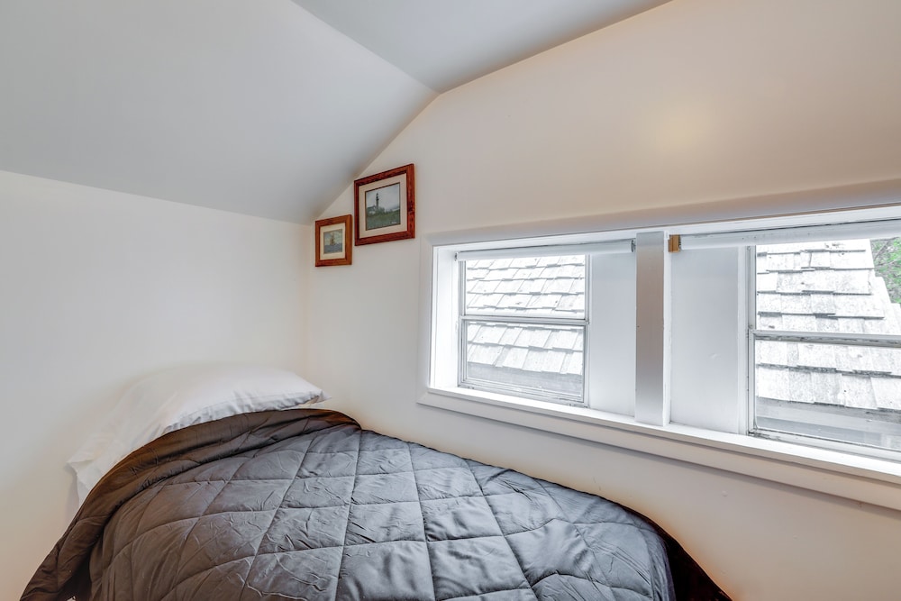 Steps to Surf City Beach: Pet-friendly Cottage!