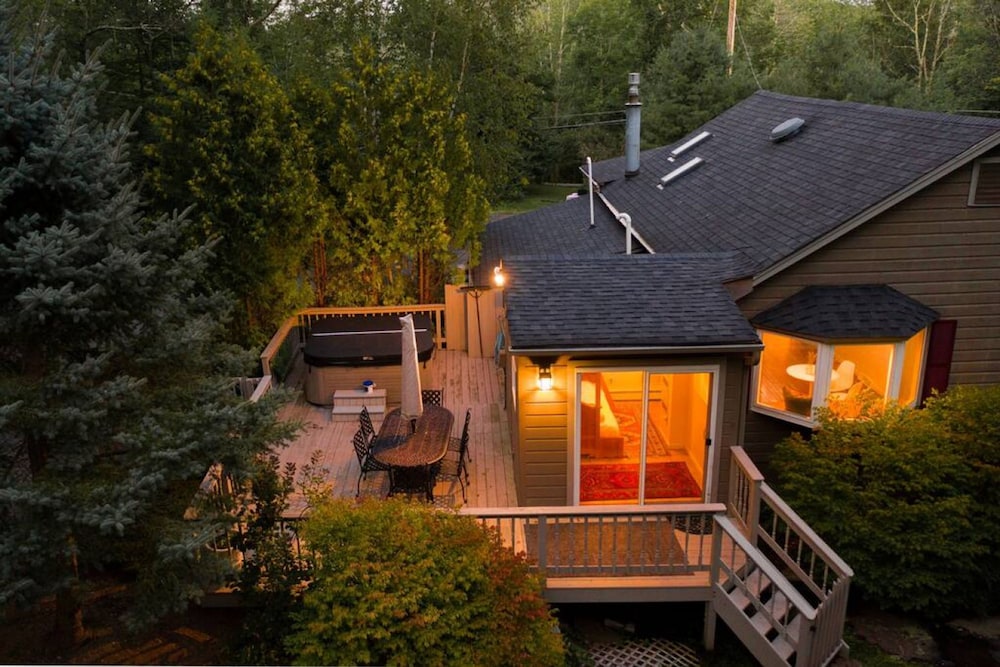 Twin Cabin I - Hot Tub Firepit Hiking Retreat