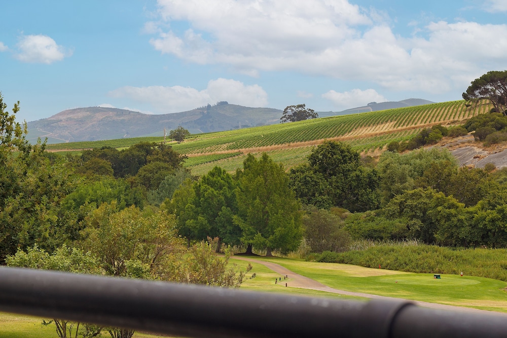 Winelands Golf Lodges at De Zalze