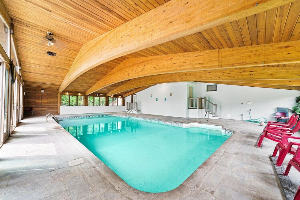 Large 7BR Villa Sleeps 16 Indoor Pool Hot Tub