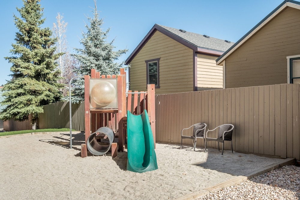 Sweetwater Lift Lodge