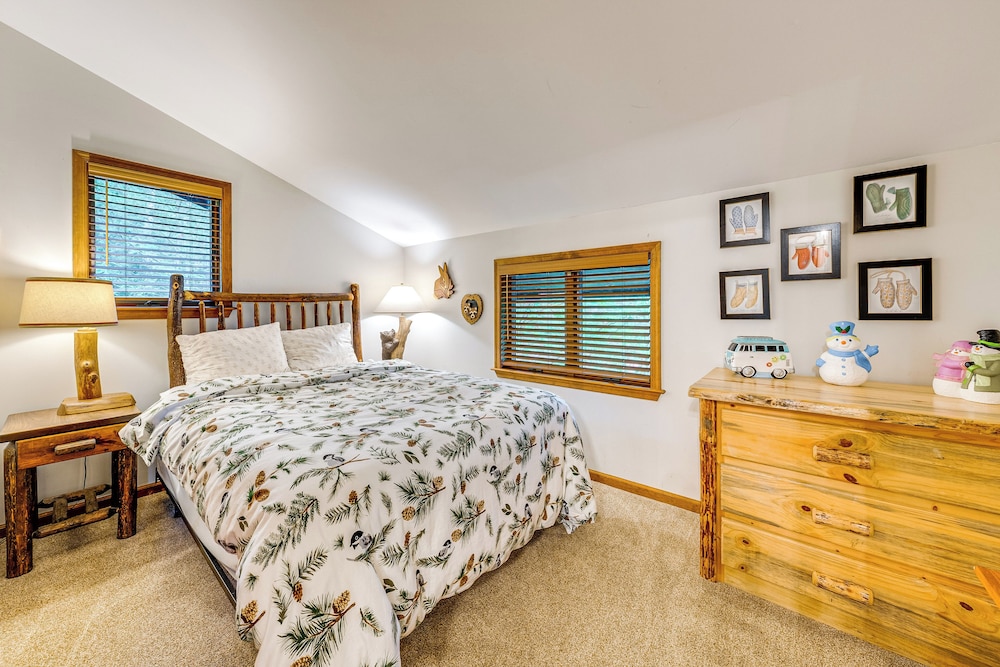 Dock & Hot Tub: Scenic Beech Mountain Lakes Gem!