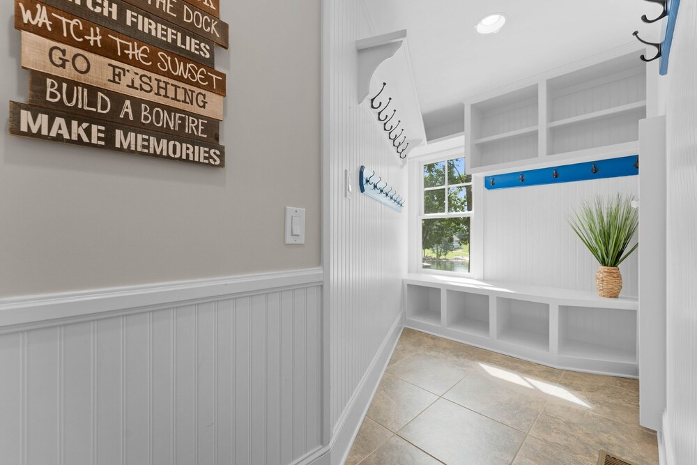 Paradise Pointe by Avantstay Lakefront Views Playset