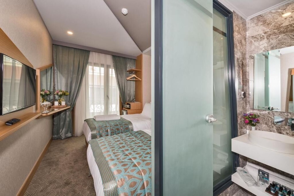 Genova Hotel - Image 17